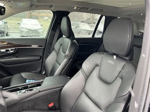 Used 2019 Volvo XC90 T5 Momentum w/ Multimedia Package image 9