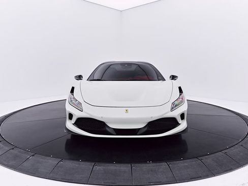 Used 2022 Ferrari F8 Tributo RWD image 14