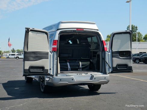 Used 2023 Chevrolet Express 2500 image 25