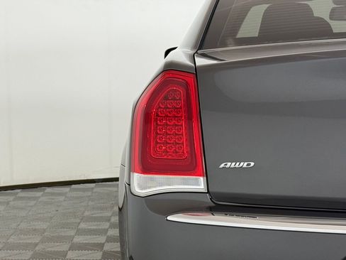 Used 2019 Chrysler 300 Limited image 13