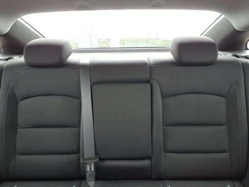 Used 2022 Chevrolet Malibu LT FWD image 17