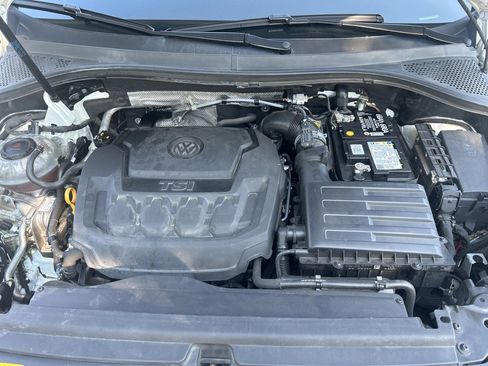 Used 2018 Volkswagen Tiguan SE image 33