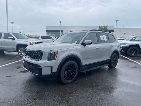 Used 2025 Kia Telluride AWD image 3
