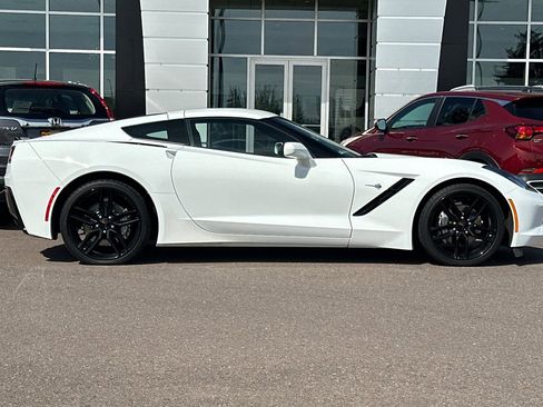Used 2019 Chevrolet Corvette Stingray Coupe w/ 1LT RWD image 3