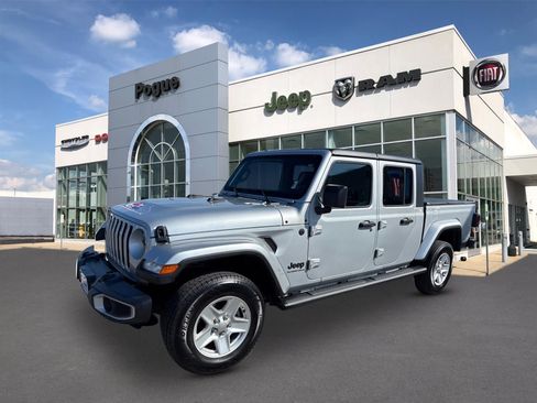 Used 2023 Jeep Gladiator Sport AWD/4WD image 4