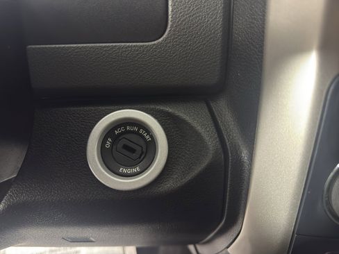 Used 2019 RAM 1500 Classic SLT w/ Luxury Group AWD/4WD image 18
