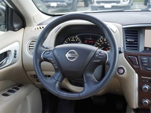 Used 2018 Nissan Pathfinder Platinum image 19
