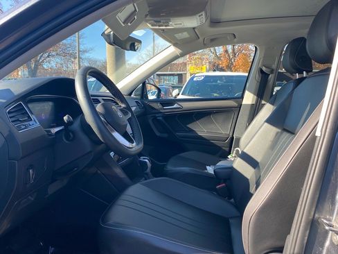 Certified 2022 Volkswagen Tiguan SE w/ Panoramic Sunroof Package image 12