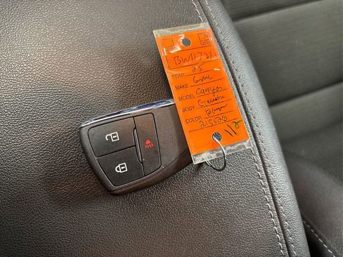 Used 2025 GMC Canyon Elevation AWD/4WD image 38