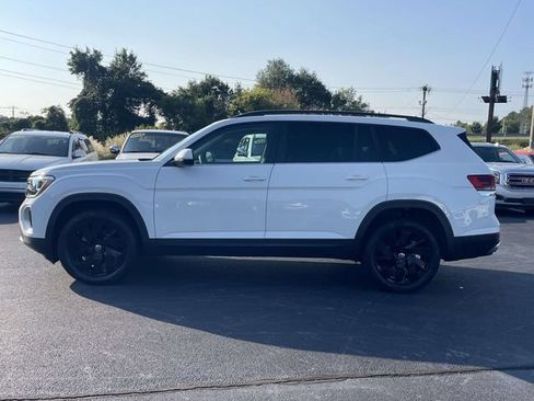 Certified 2024 Volkswagen Atlas SE w/ Panoramic Sunroof Package FWD image 4