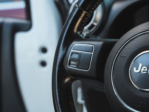 Used 2012 Jeep Wrangler Sahara image 31