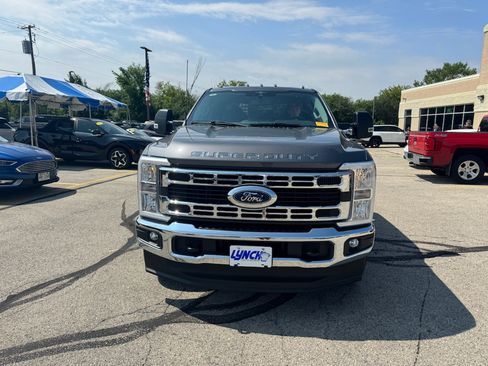 Used 2023 Ford F250 XLT AWD/4WD image 2