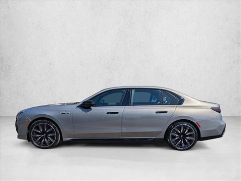 Used 2025 BMW i7 M70 AWD/4WD image 9