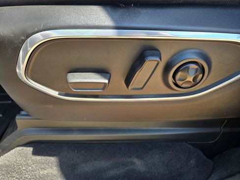 Used 2022 Jeep Wagoneer Series II AWD/4WD image 25