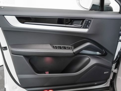 New 2026 Porsche Cayenne S image 25