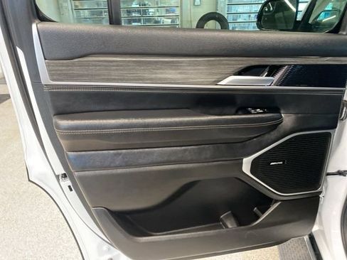 Used 2024 Jeep Wagoneer Series II image 35