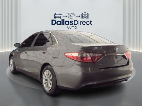 Used 2015 Toyota Camry LE image 7
