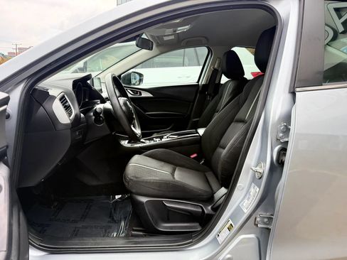 Used 2018 MAZDA MAZDA3 Sport w/ Preferred Equipment Package FWD image 10