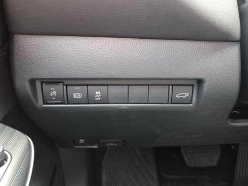 Certified 2024 Toyota Venza Nightshade image 19