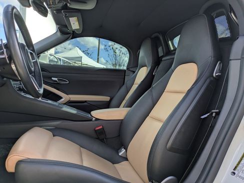 Used 2021 Porsche 718 Boxster image 14