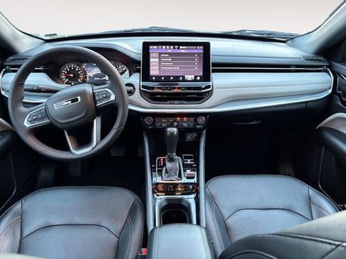 Used 2023 Jeep Compass Limited image 10