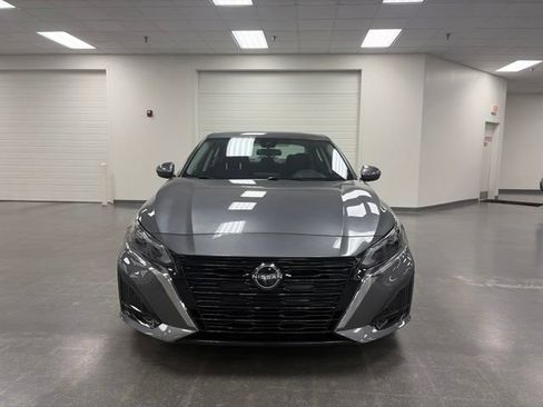 Used 2023 Nissan Altima 2.5 SV FWD image 2