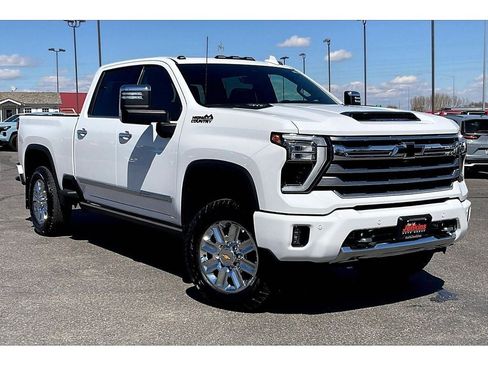 Used 2024 Chevrolet Silverado 3500 High Country w/ High Country Premium Package image 2