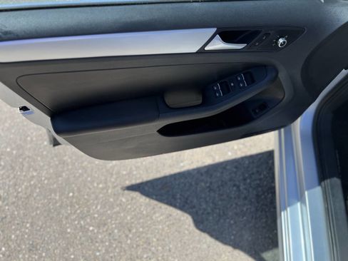 Used 2013 Volkswagen Jetta SE FWD image 18