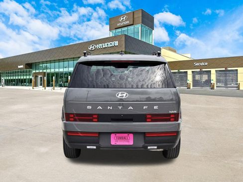 Used 2025 Hyundai Santa Fe SEL FWD image 7