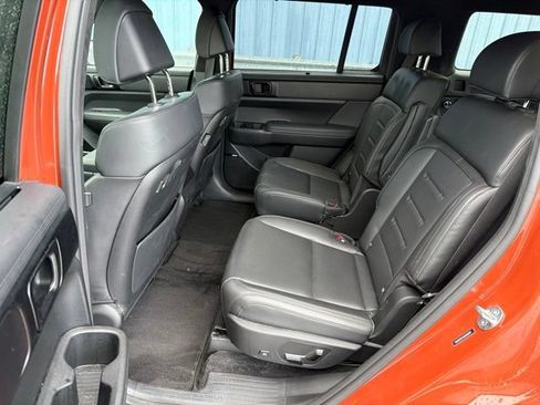 Used 2025 Hyundai Santa Fe Calligraphy AWD/4WD image 4