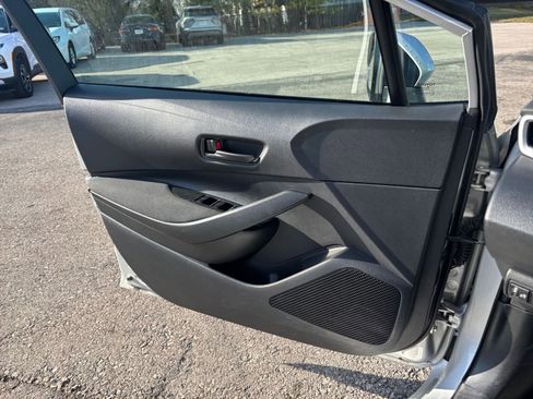 Used 2025 Toyota Corolla LE image 20