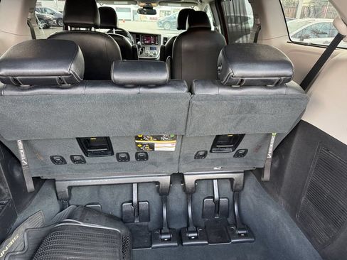 Used 2020 Toyota Sienna SE w/ Nightshade Edition AWD/4WD image 27