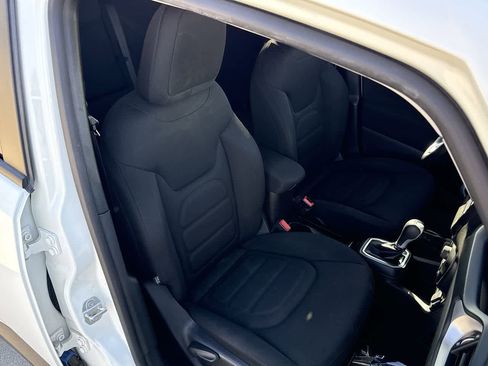 Used 2020 Jeep Renegade Latitude w/ Cold Weather Group image 21