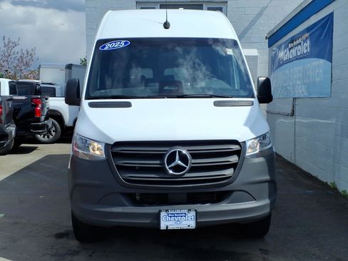 Used 2025 Mercedes-Benz Sprinter 2500 image 2