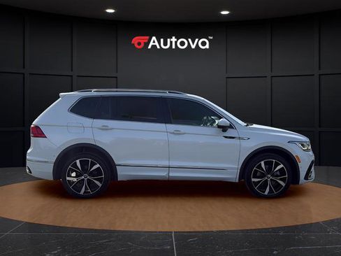 Used 2023 Volkswagen Tiguan SEL R-Line image 6