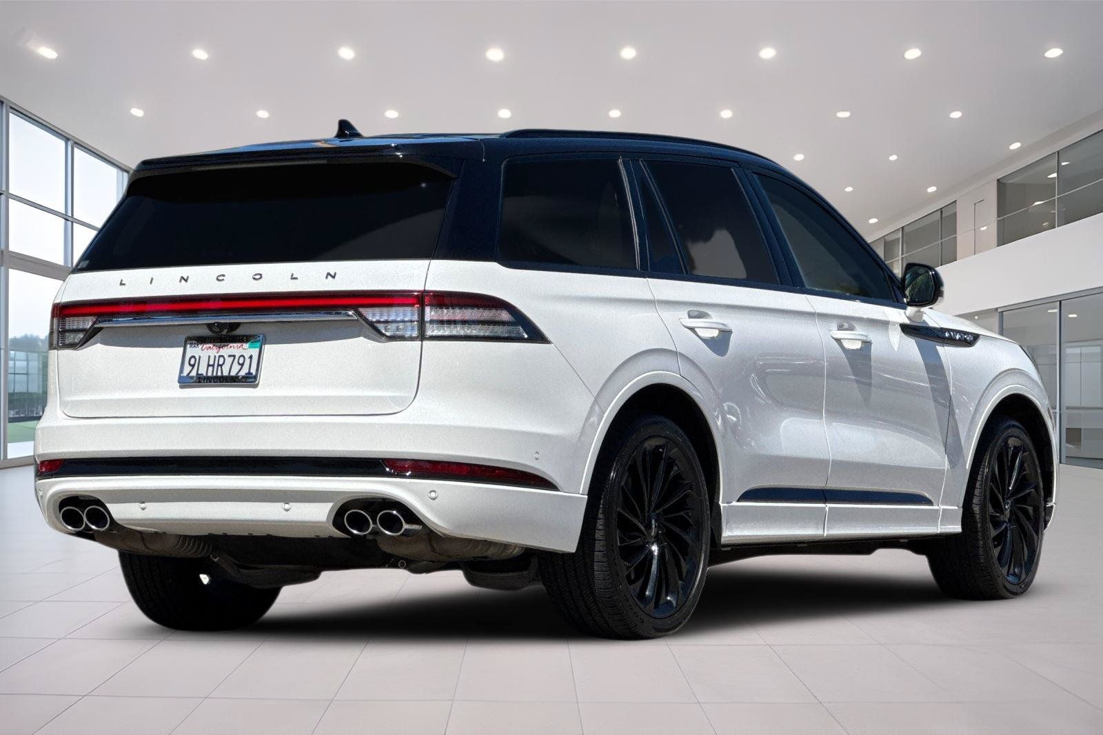 Certified 2023 Lincoln Aviator Black Label AWD/4WD image 4
