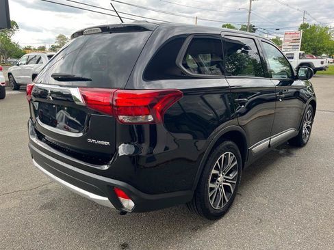 Used 2016 Mitsubishi Outlander SE AWD/4WD image 3