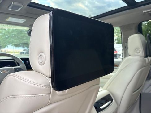Certified 2023 Cadillac Escalade Premium Luxury Platinum w/ LPO, Radiant Package AWD/4WD image 18