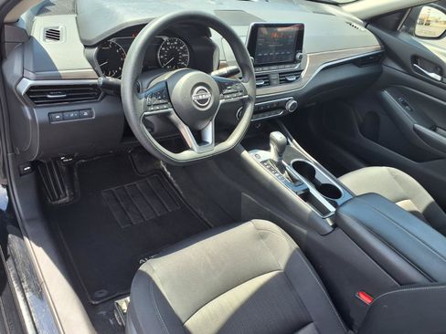 Used 2024 Nissan Altima 2.5 SV FWD image 19