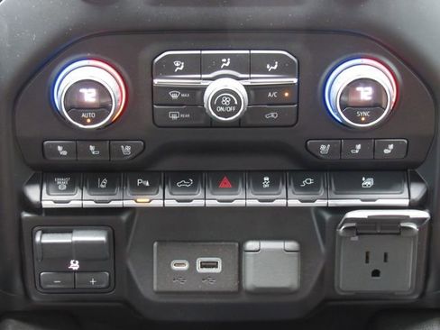 Used 2023 Chevrolet Silverado 3500 High Country image 34