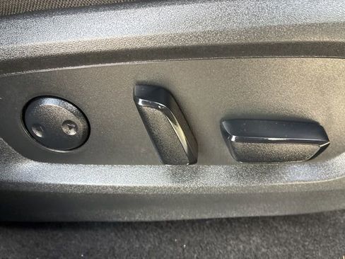 Used 2024 Nissan Pathfinder Platinum w/ Cargo Package image 33