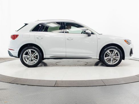 Used 2020 Audi Q3 2.0T Premium w/ Convenience Package AWD/4WD image 12