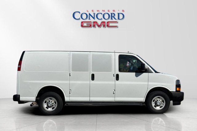 Used 2018 Chevrolet Express 2500 RWD image 3