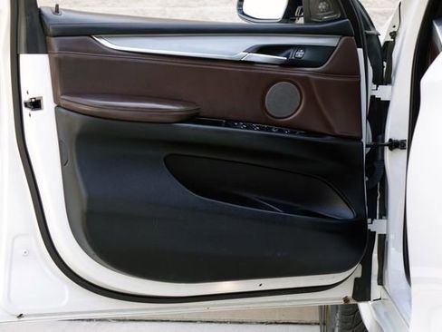 Used 2017 BMW X5 xDrive50i w/ Executive Package image 19