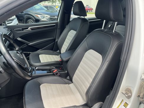Used 2018 Volkswagen Passat GT FWD image 18