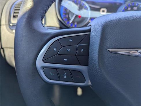 Used 2023 Chrysler 300 Touring w/ Sport Appearance Package image 12