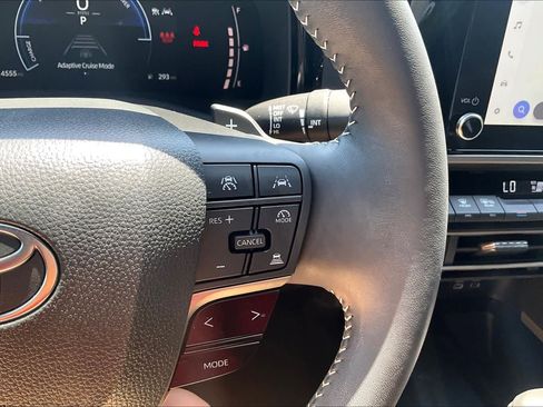 Used 2025 Toyota Camry SE w/ Convenience Package FWD image 25