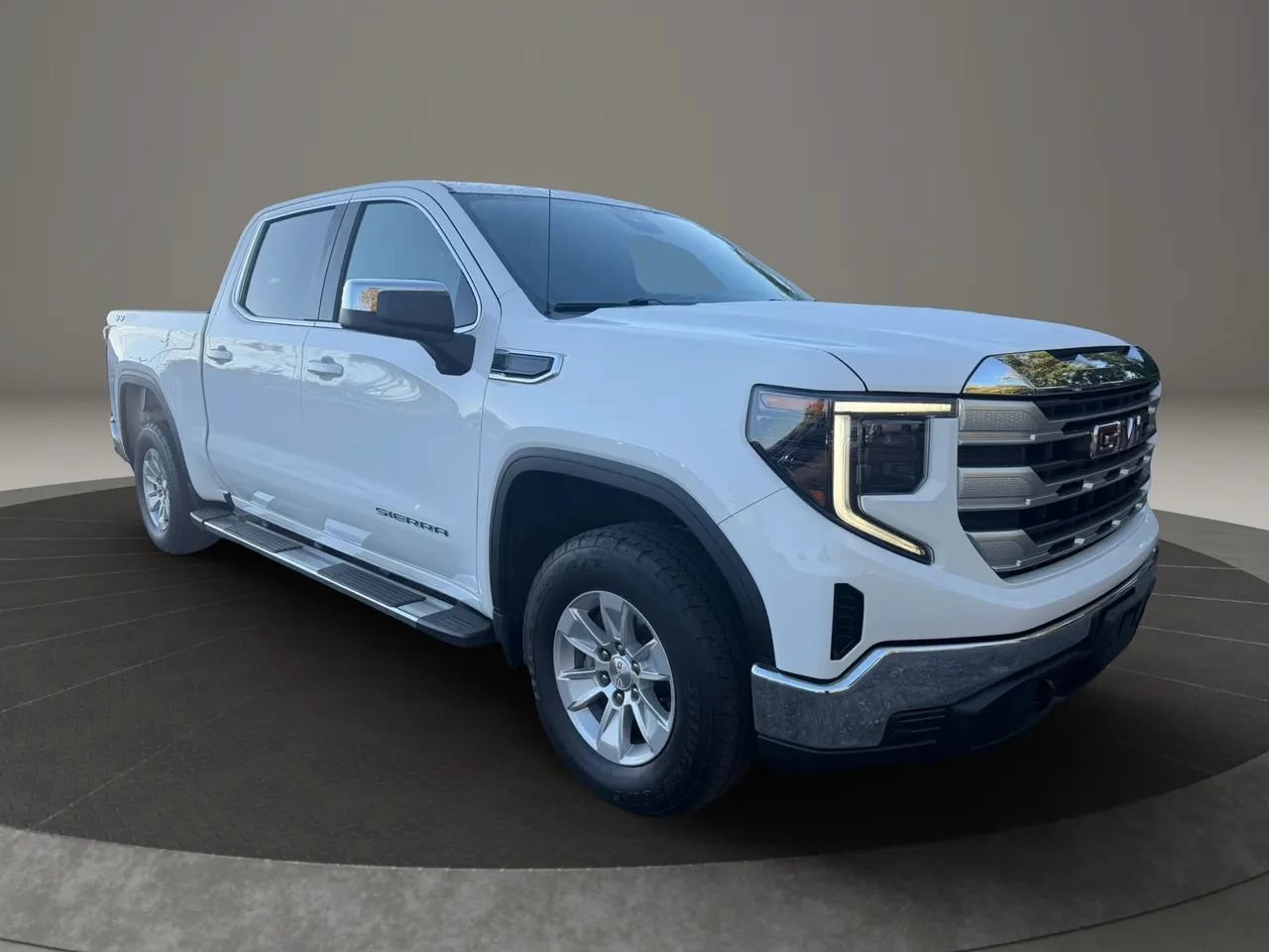 Used 2023 GMC Sierra 1500 SLE w/ Enhanced Capability Package AWD/4WD image 3