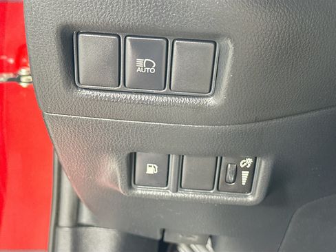 Used 2022 Toyota C-HR XLE FWD image 10