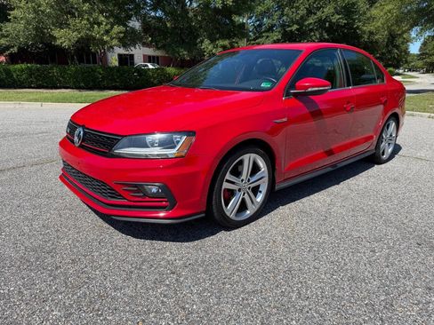 Used 2017 Volkswagen Jetta GLI image 2